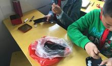 紧张的钉纽扣比赛