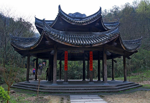 参观新昌大佛寺