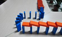 有趣的多米诺骨牌