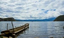 忍不住回眸远望你的身影