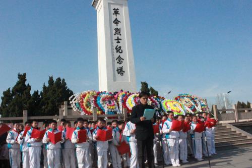 清扫烈士陵墓