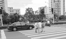 校门口的红绿灯