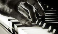 我最喜欢弹钢琴