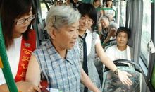 公交车上让座