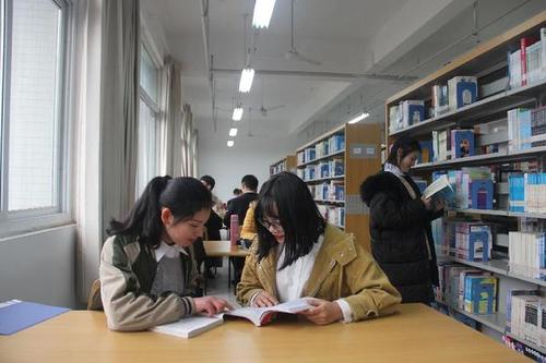 去图书馆看书