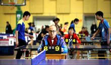 别开生面的吹乒乓球比赛