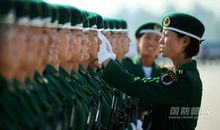 阅兵是道靓丽的风景线