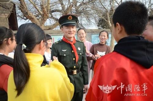 雷锋与我们同行