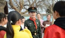 雷锋与我们同行