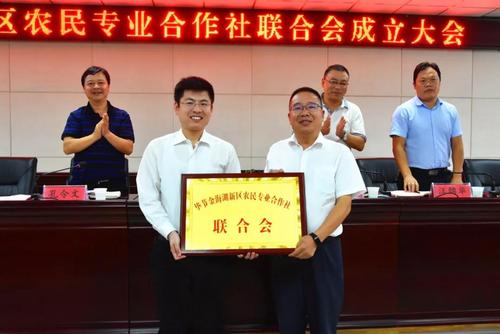 参观华丰农业合作社