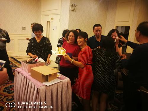 参加同学的生日聚会