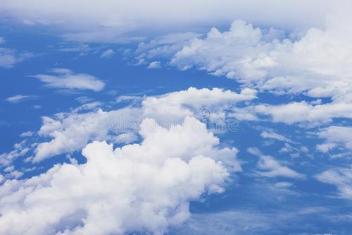 天空总是蔚蓝的