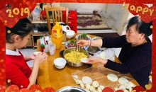 爸爸包饺子的时光