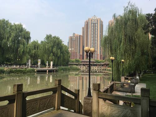 游览温江公园