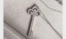 把钥匙挂在心口