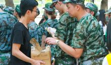 于细微处见母爱