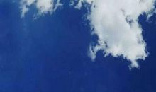 校园的天空是蓝的