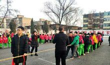 一场扣人心弦的拔河比赛