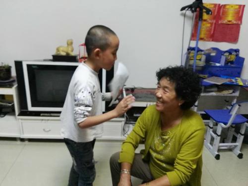 教奶奶学习普通话