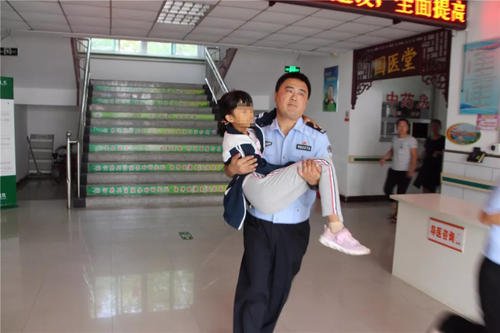 老师晕倒了