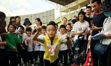 做新时代的幸福少年