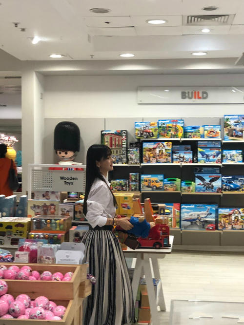 参观玩具店
