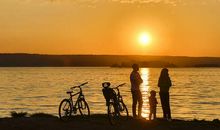 在岁月的堤岸慢慢走