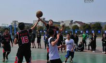 激烈的篮球比赛