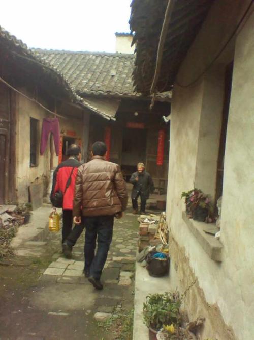爷爷面前的小街