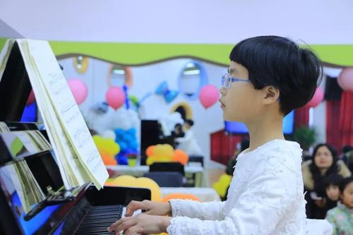 听着，这美妙的声音