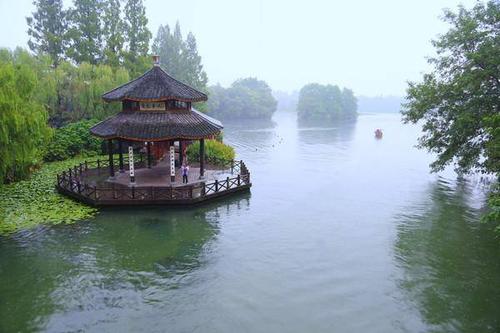听雨的地方