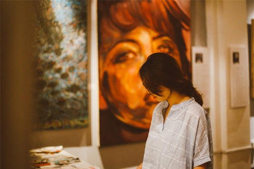 参加美术展览