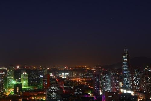 夜晚依然