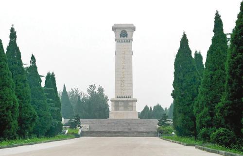游览安阳烈士陵园