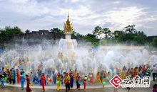 傣族园的泼水节