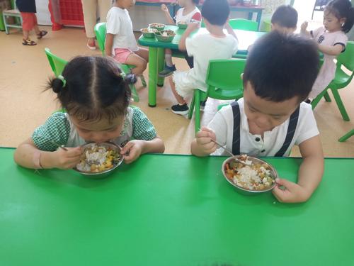 看看我们班上的晚餐