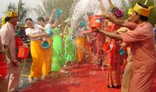 泼水节