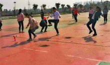 有趣的撕名牌比赛