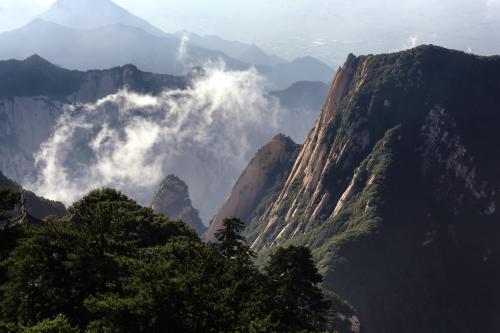 我终于爬上了这座山