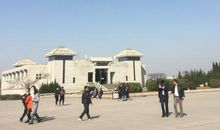 参观秦兵马俑博物馆