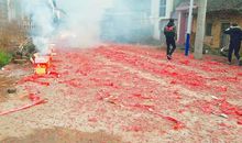 鞭炮声中的童年