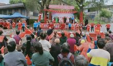 教室里的掌声和欢笑声