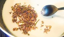 一杯牛奶里的深情