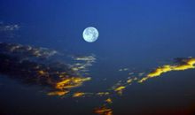 看皎皎明月真好