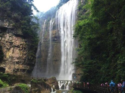 三峡瀑布夏日之旅