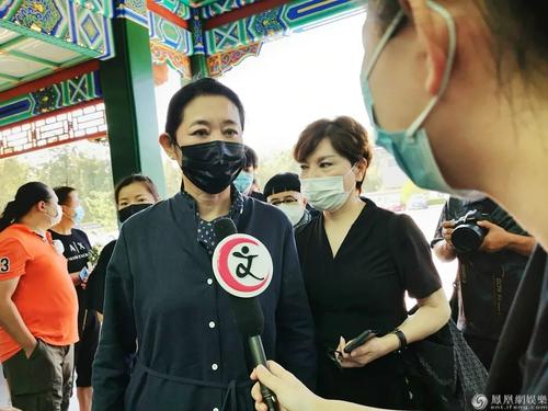 我尊重那些品德高尚的人