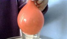 气球抓杯子实验