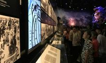 参观南京大屠杀纪念馆