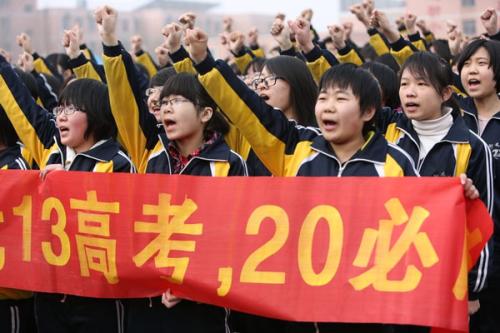 两位高级学生代表致辞