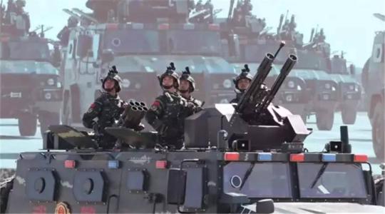 赞扬该国的重型武器